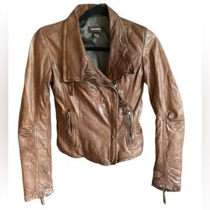 Danier Genuine Brown Leather Jacket with zipper. Fitted